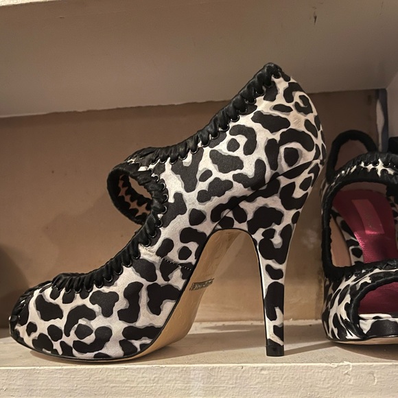 Betsey Johnson Leopard Print side tie, peep toe heels - Picture 5 of 5